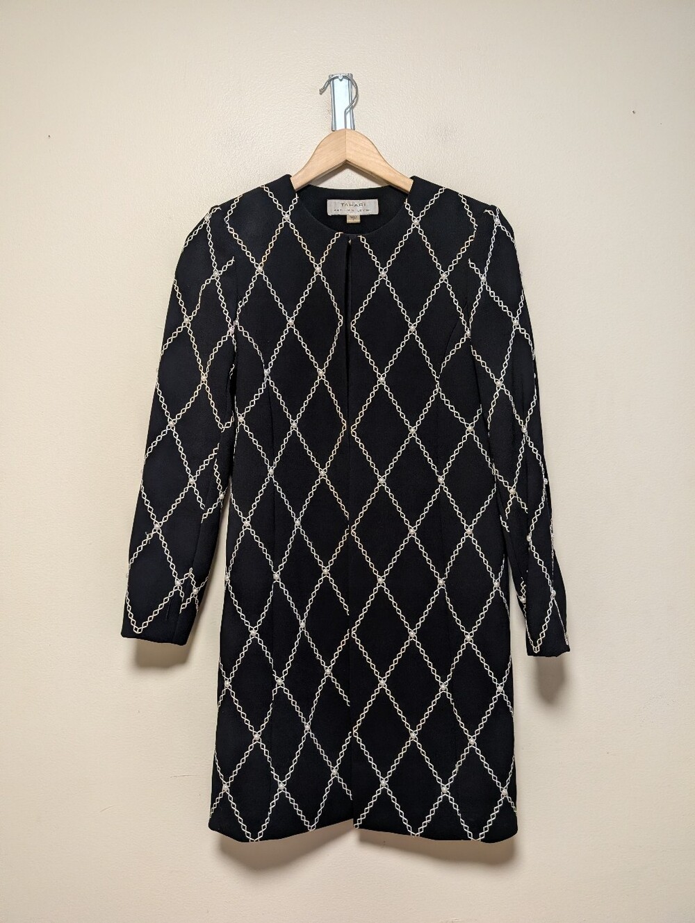 Tahari Arthur S. Levine Size 2 Black Pearl Embroidered Longline Jacket